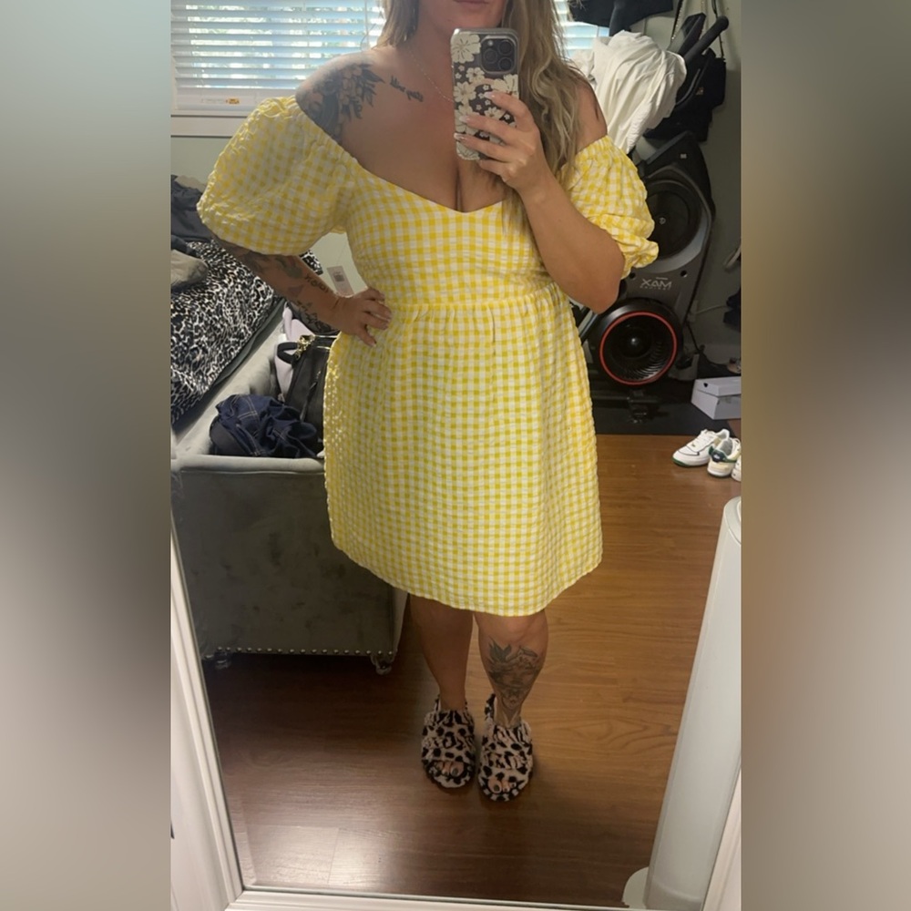 Brand new tags attached!! Ladies size lrg old navy sundress